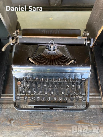 Стара пишеща машина, снимка 4 - Антикварни и старинни предмети - 41104264