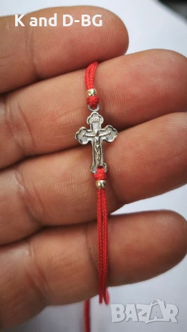 Гривна от червен конец и сребърно кръстче проба 925, снимка 7 - Гривни - 50730566