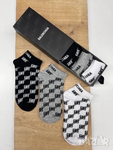 чорапи в кутия balenciaga 