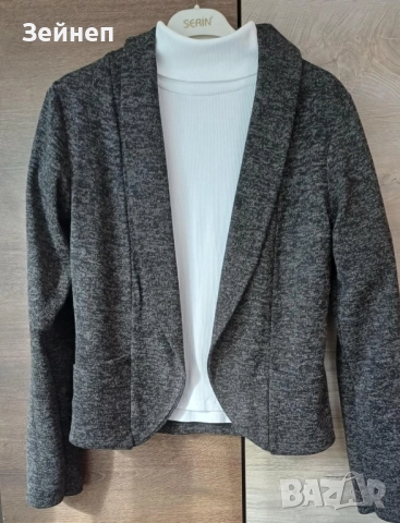 Дамско сако, снимка 2 - Сака - 52356401