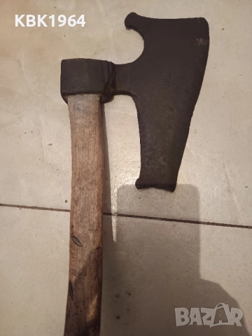 Стара брадва кривица, снимка 2 - Антикварни и старинни предмети - 52455419