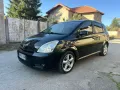 Toyota Corolla Verso 2.2 D-CAT на части, снимка 3