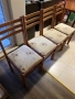 Продават се четири дървени стола за хранене., снимка 1