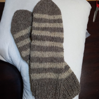 Ръчно плетени мъжки чорапи от вълна размер 44, снимка 13 - Мъжки чорапи - 44530770