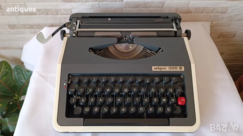 Стара пишеща машина Хеброс 1300Ф - Made in Bulgaria - 1990г, снимка 1