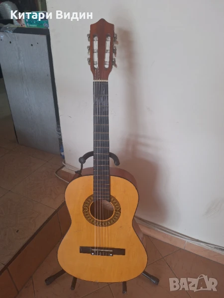 Продавам класическа китара Herald MG104N , снимка 1