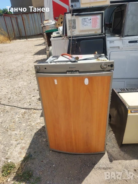 Хладилници за каравана 12,220 волта и газ , снимка 1