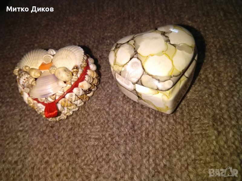 Кутия за бижута тип сърце порцеланова и от миди 45х60мм отлични, снимка 1