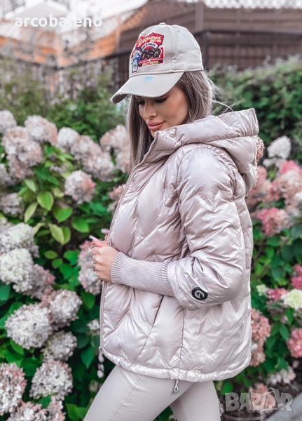 Ватирано дамско яке с качулка и декоративни ръкави, снимка 1