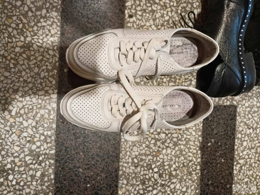  два чифта ест. кожа цената е за двата, снимка 1