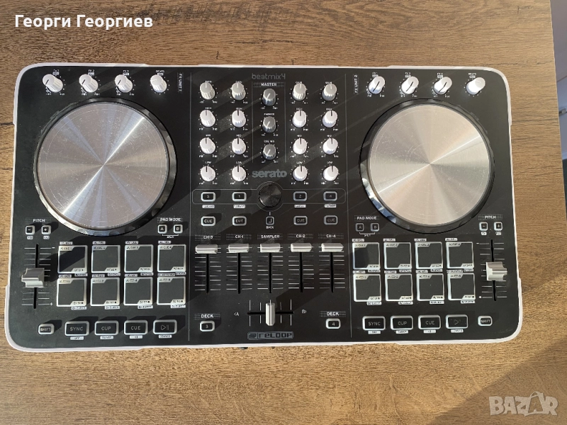 serato reloop beatmix 4 DJ Console, снимка 1