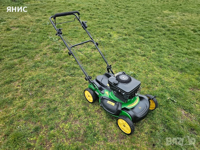САМОХОДНА КОСАЧКА JOHN DEERE, КАТО НОВА. 