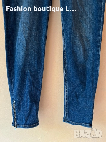 H&M Дамски сини дънки 44 размер 70% памук 28% полиестер 2% еластант с джобове и ципове на крачолите , снимка 3 - Дънки - 52389271