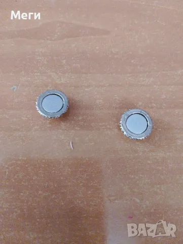 магнитни обеци с бели камъчета , снимка 2 - Обеци - 49744243