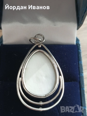 Сребърна висулка с рисуван порцелан , снимка 2 - Колиета, медальони, синджири - 53843225