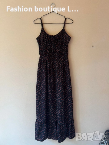 Черна дълга рокля с десен на червени цветя вталена M размер с регулиращи се презрамки на House 👗