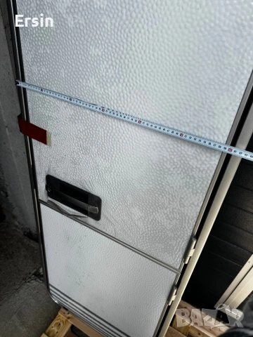 Оригинална врата за KNAUS  (Алуминиеви)(чисто нови) (налични 2 броя), снимка 7 - Къмпинг мебели - 48394447