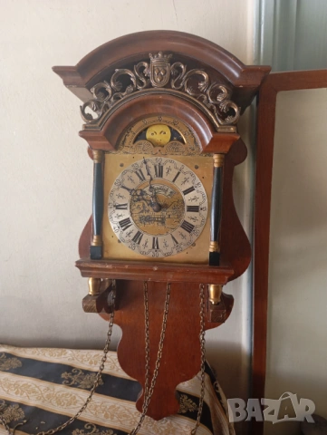 Стар стенен часовник