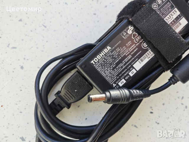 Оригинално зарядно за лаптоп Toshiba 65W, снимка 3 - Кабели и адаптери - 45495814