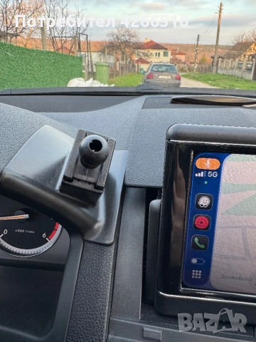 Поставка за телефон Мерцедес w204 mercedes c class специално за модела много стабилна  може и поотде