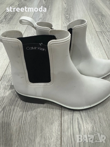 Calvin Klein гумени боти, снимка 2 - Дамски боти - 51970242