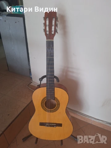 Продавам класическа китара Herald MG104N , снимка 1