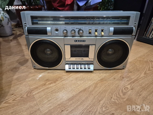Касетофон SANYO M9830 с много добър външен вид, снимка 4 - Радиокасетофони, транзистори - 53900006