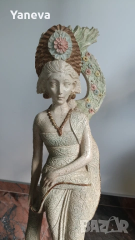 Балийска танцьорка в традиционни одежди. , снимка 2 - Статуетки - 53989268