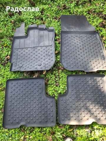 Два комплекта стелки за Dacia Duster 2021 година, снимка 7 - Аксесоари и консумативи - 52519082