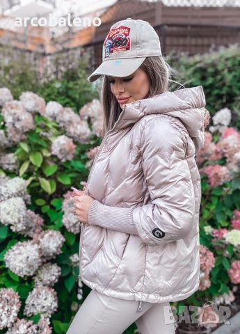 Ватирано дамско яке с качулка и декоративни ръкави