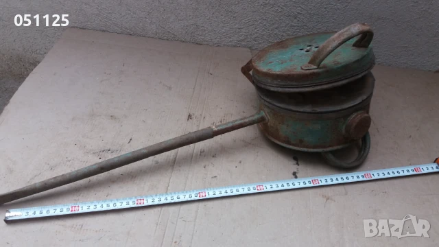 стара машинка за пръскане на лозя със сяра 