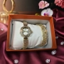 Елегантен дамски комплект – кварцов часовник с гривни в подаръчна кутия, снимка 5