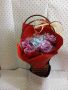 Букет от 7 сатенени рози в кошничка, снимка 2