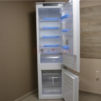 Хладилник с фризер за вграждане BAUKNECHT KGIS 20F2 P, снимка 1 - Хладилници - 45778198