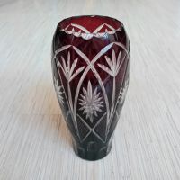 Червен кристал ваза и чаши, снимка 1 - Чаши - 45504067