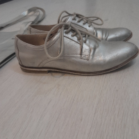 Дамски обувки номер 38 и сребриста чанта, снимка 4 - Дамски ежедневни обувки - 45012633