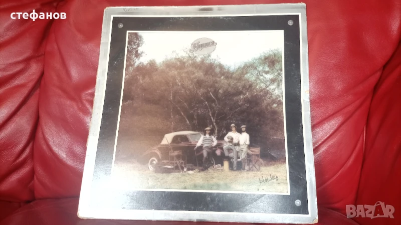 Дългосвиреща грамофонна плоча на AMERICA „HOLIDAY” 1974 г, Франция, снимка 1