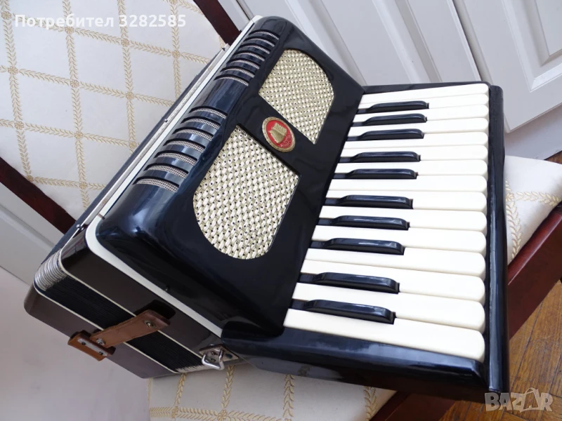 Акордеон Велтмайстер 12 баса, снимка 1