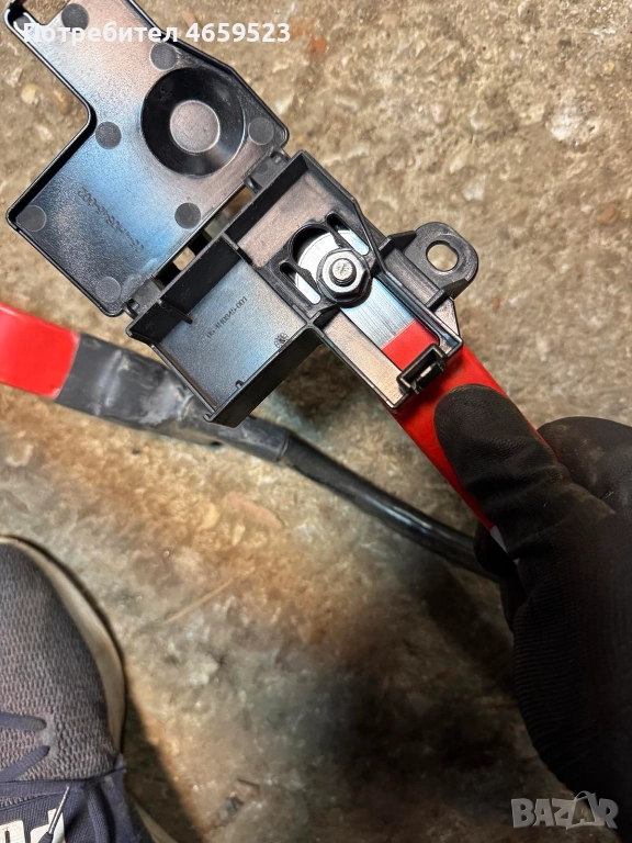 Кутия за плюсовия кабел на Ауди Audi A8 D4 H4 само за 30лв. 4H0971845P, снимка 1