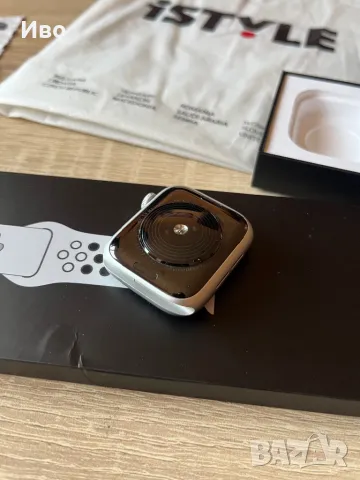 Apple Watch SE 44 mm Nike Edition, снимка 9 - Смарт часовници - 47325124