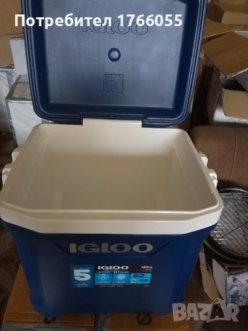 IGLOO Хладилна кутия MaxCold Latitude 62 Qt Roller Cooler, снимка 7 - Хладилни чанти - 52869765
