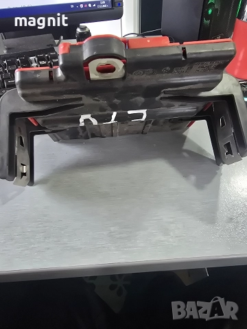 10688710 Бушонна кутия захранване BMW X5 X6 E70 6114-9114135-05, снимка 2 - Части - 52823738