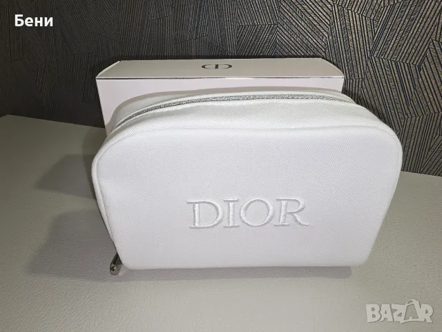 Оригинален бял несесер Dior с кутия – чисто нов, снимка 1 - Портфейли, портмонета - 48944346