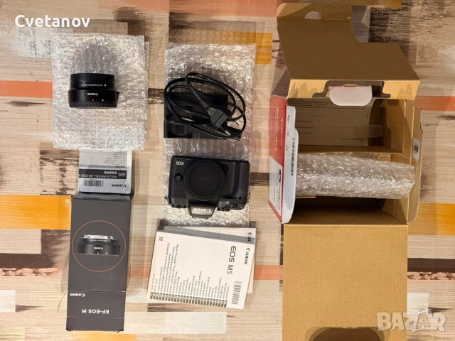 Фотоапарат Canon EOS M5 + Адаптер EF-EOS M, снимка 2 - Фотоапарати - 53718589