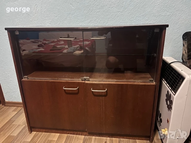 Шкаф-витрина, запазен
