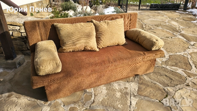 Подарявам диван, който става и за легло