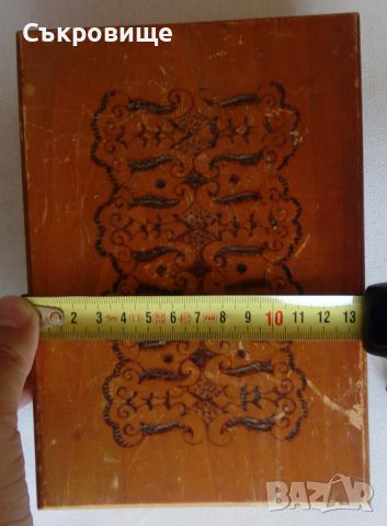 Соц дървена кутия за бижута с тапицерия пирографирана с крачета, снимка 9 - Антикварни и старинни предмети - 46340636