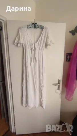 Бяла лятна рокля с деколте Stradivarius