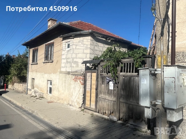 Къща с двор и втора жилищна постройка, снимка 2 - Къщи - 51552904