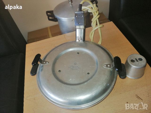 Продавам българска електрическа тава от едно време, снимка 1 - Съдове за готвене - 45608862